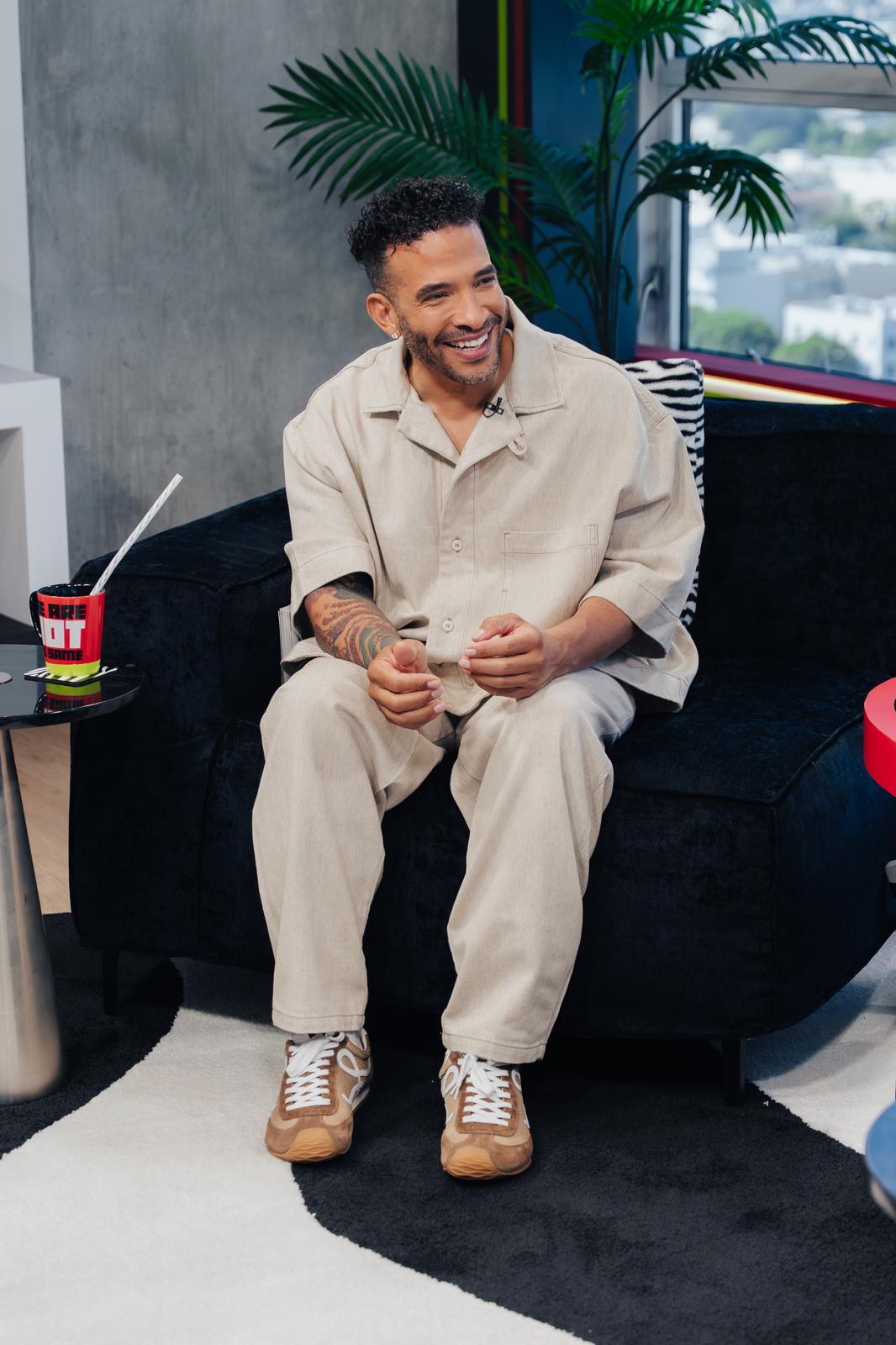 Guest seated in The Jason Lee Show studio